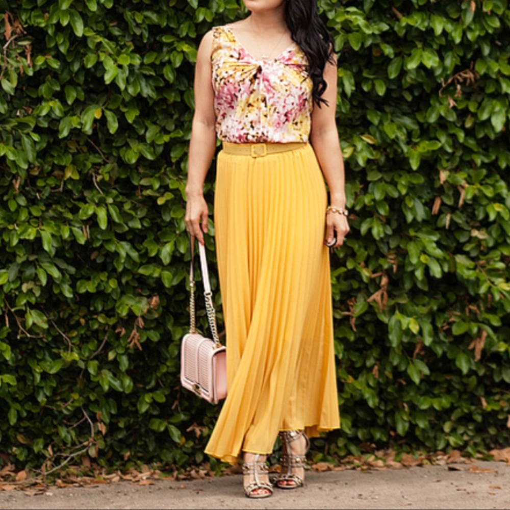 Chiffon mustard pleated maxi skirt size medium